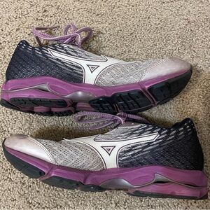 Women’s Mizuno Wave Rider Running Shoes - Size 8